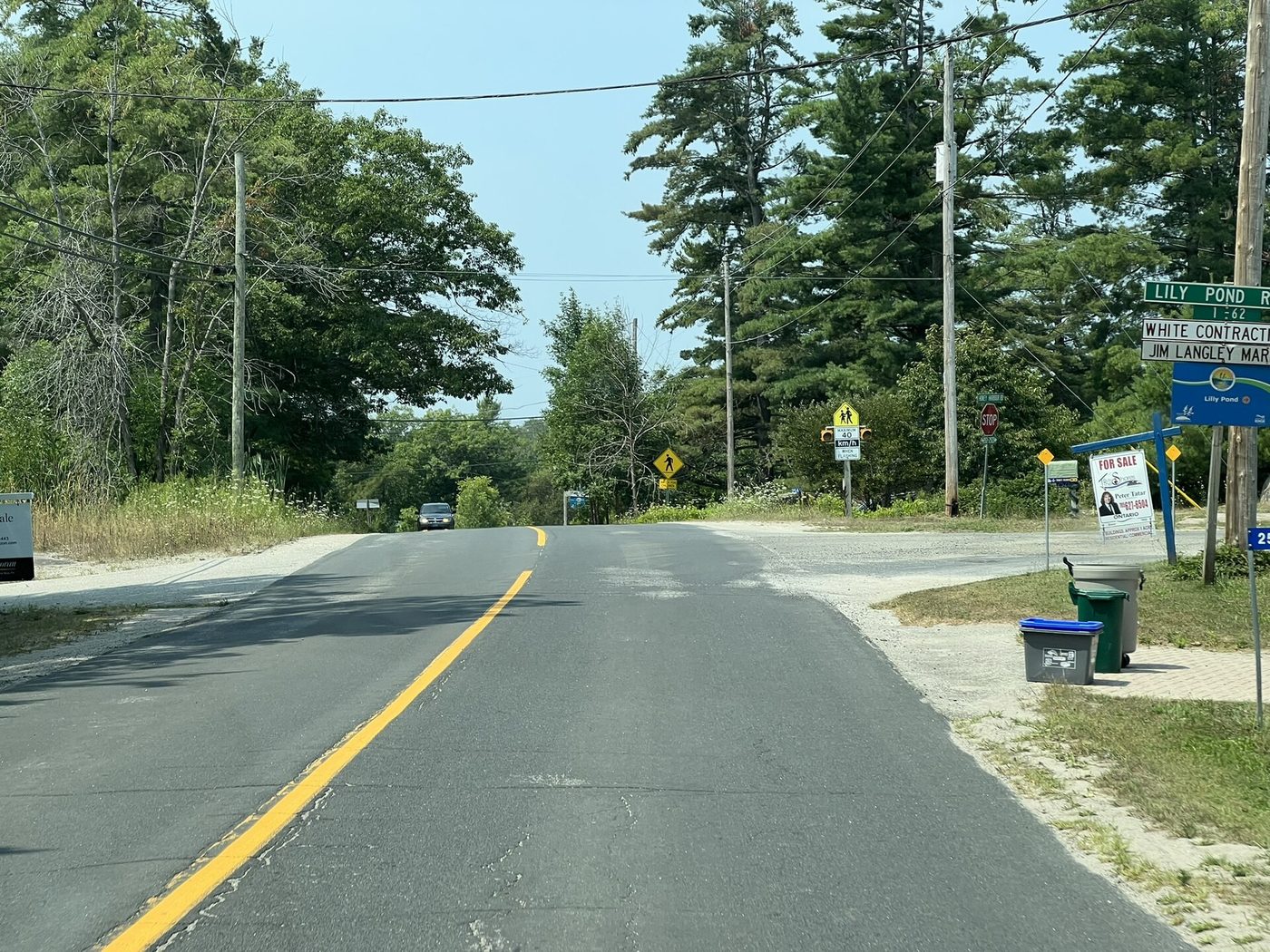 Honey Harbour Road just outside the settlement